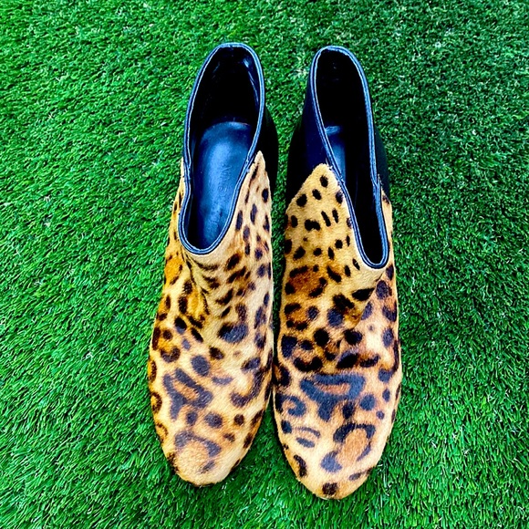 Nine West Leopard Calf hair booties - size 6.5 - Picture 2 of 8